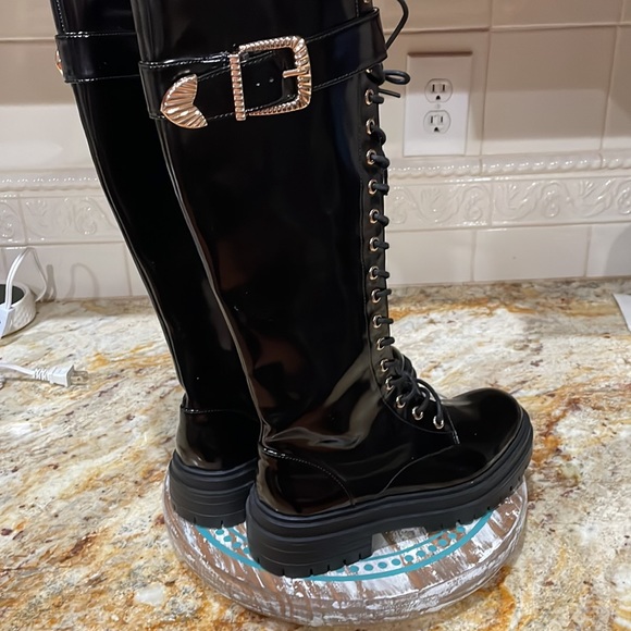 GB lace up chunky boot size 6 NWOT LAST PAIR ! - Picture 1 of 7